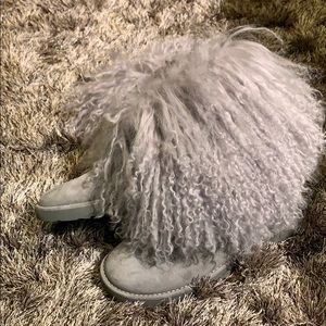 NWOT UGG CRAZY POM POM BOOTS